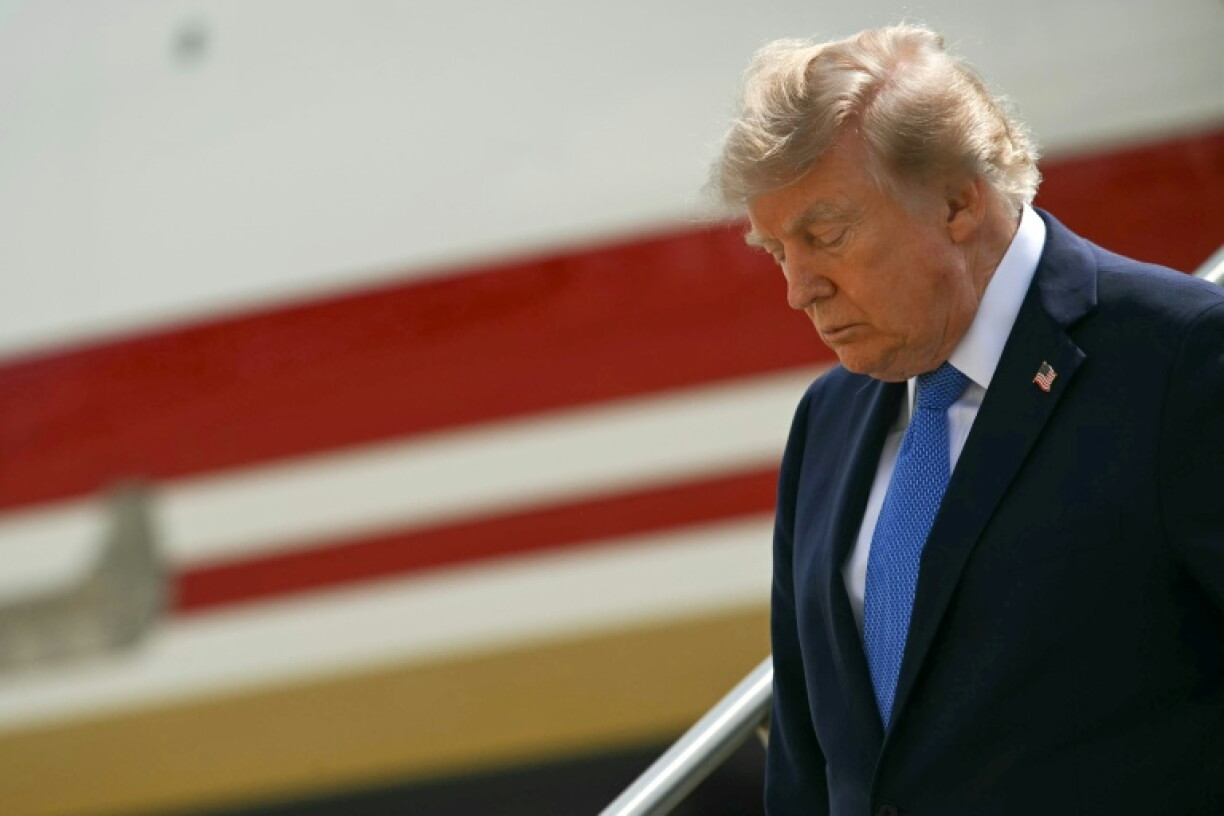 Le président américain Donald Trump descend d'Air Force One, le 14 août 2026 à New York