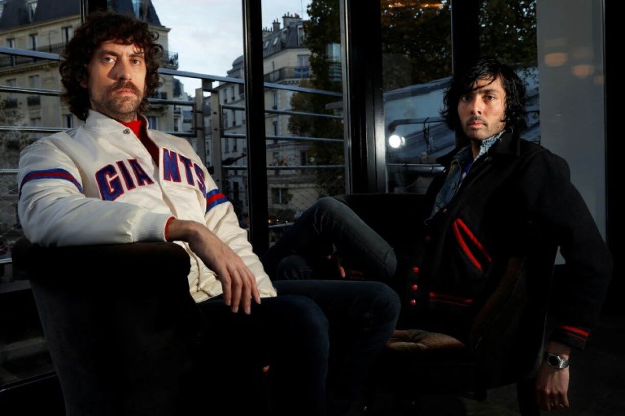 Gaspard Auge, à gauche, et Xavier de Rosnay, à droite, du groupe Justice, à Paris le 10 novembre 2016