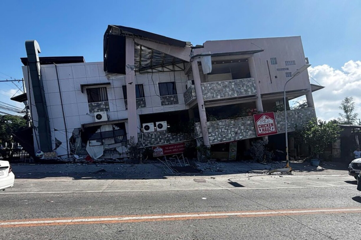 Un immeuble effondré dans la ville de General Santos aux Philippines le 8 juin 2026 après un tremblement de terre de magnitude 7,8