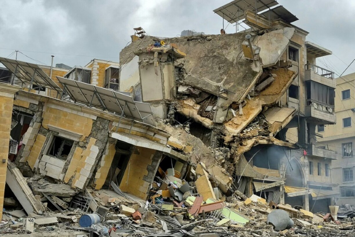 Bâtiment effondré à la suite d'un bombardement israélien à Nabatieh, dans le sud du Liban, le 6 avril 2026