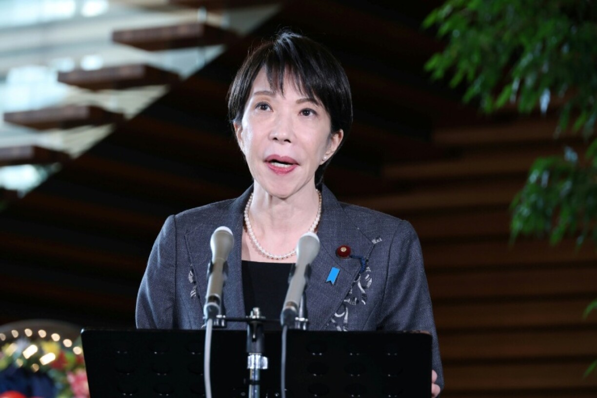 La Première ministre japonaise Sanae Takaichi s'adresse aux journalistes au à Tokyo le 9 décembre 2025