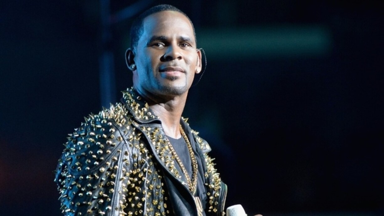 Den R. Kelly bei engem Optrëtt 2013 zu Los Angeles.