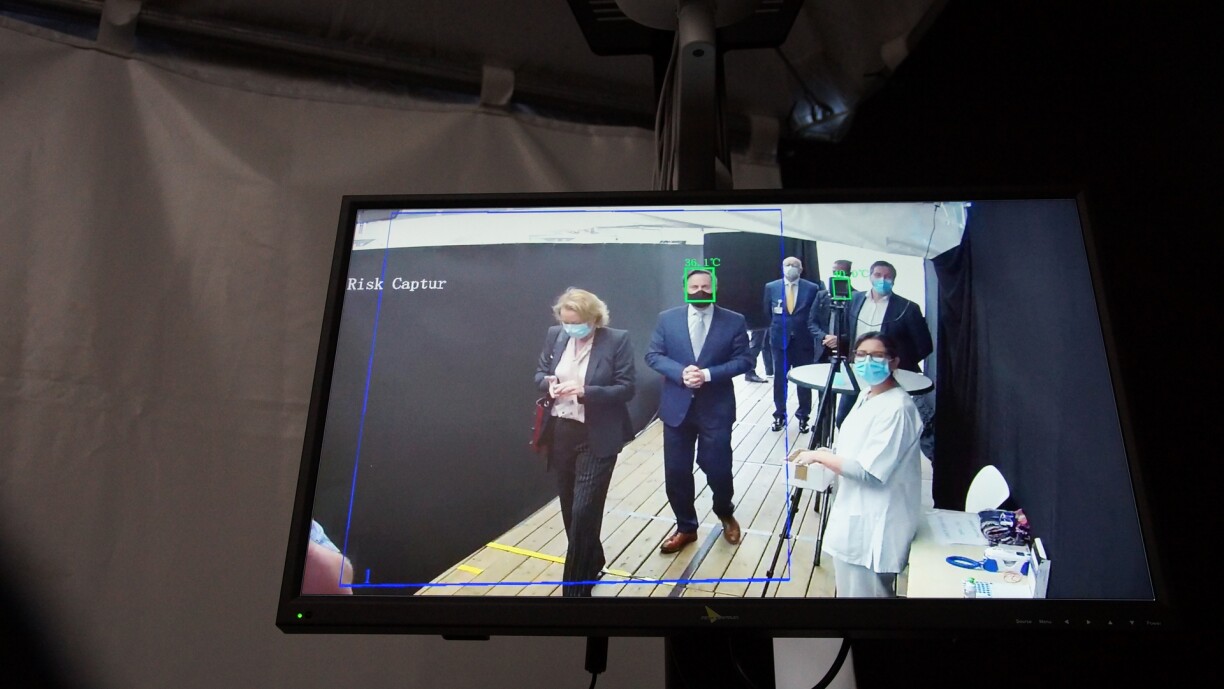 Everyone entering the hospital gets their temperature taken - including Bettel and Lenert.