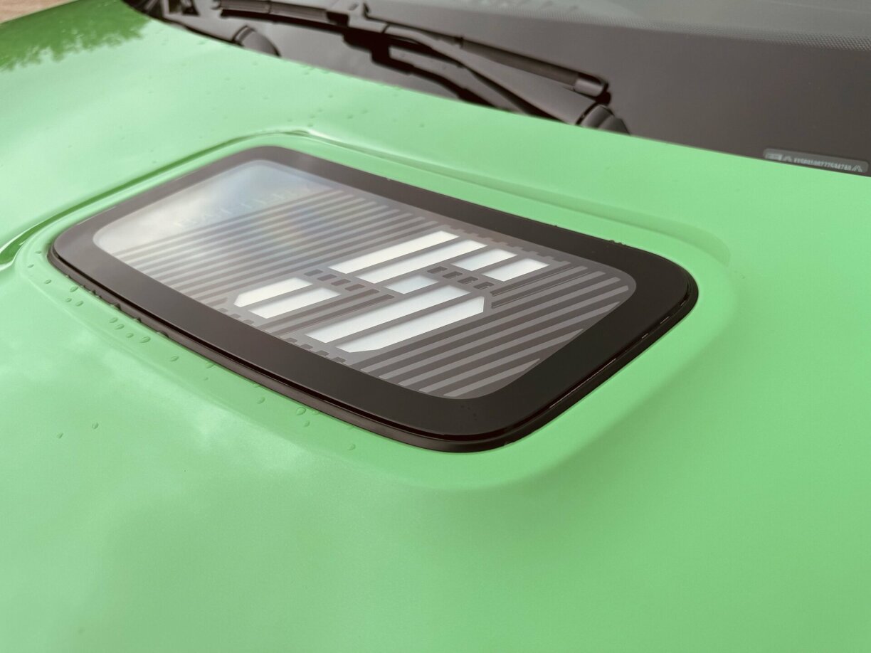 Am R5-Display um Capot gesäit een, wéi voll d'Batterie nach ass.