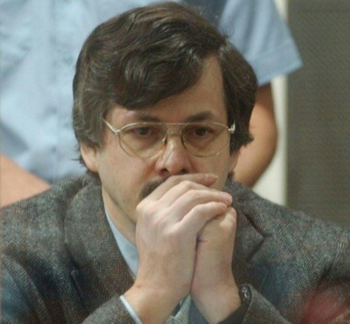 Die belgischen Behörden haben kinderpornografische Bilder in der Zelle des verurteilten Kindermörders Marc Dutroux gefunden.