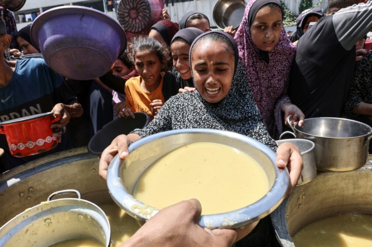 Displaced Palestinians in Gaza received soup on July 25