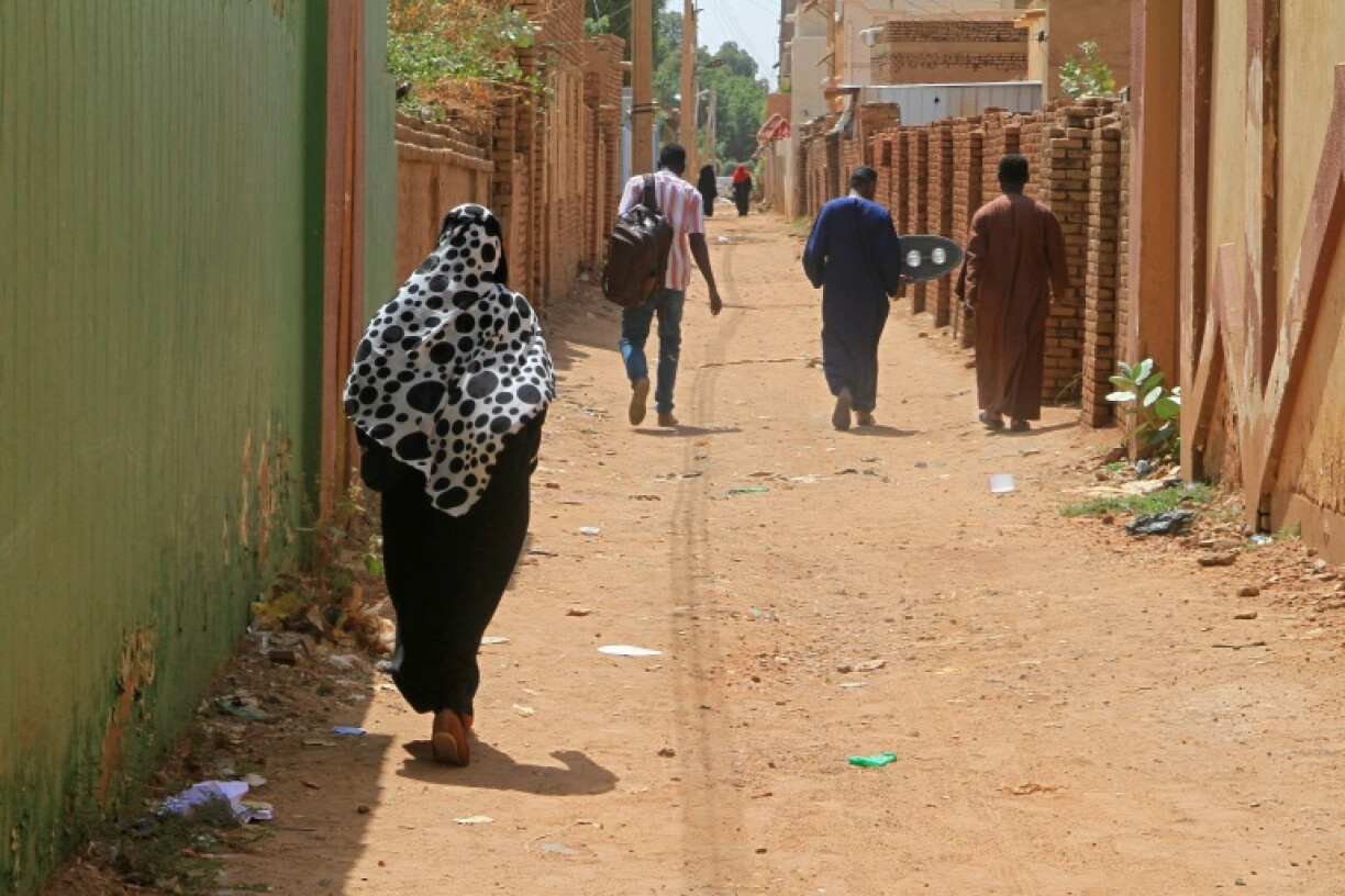 Those with money have stayed abroad, with returnees concentrated in working-class neighbourhoods