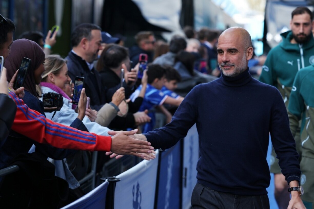 L'entraîneur de Manchester City Pep Guardiola arrive au stade avant un match de Premier League contre Chelsea, le 12 avril 2026 à Londres