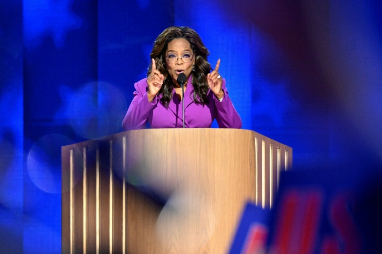 La présentatrice américaine Oprah Winfrey s'exprime à la convention démocrate à Chicago, le 21 août 2024