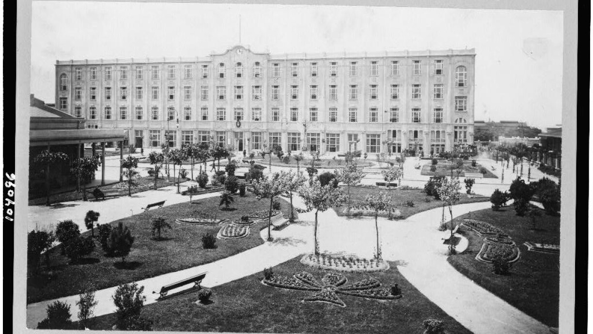 The Immigrants Hotel in Buenos Aires, where immigrants were first welcomed upon arrival in Argentina. Taken between 1900 and 1922