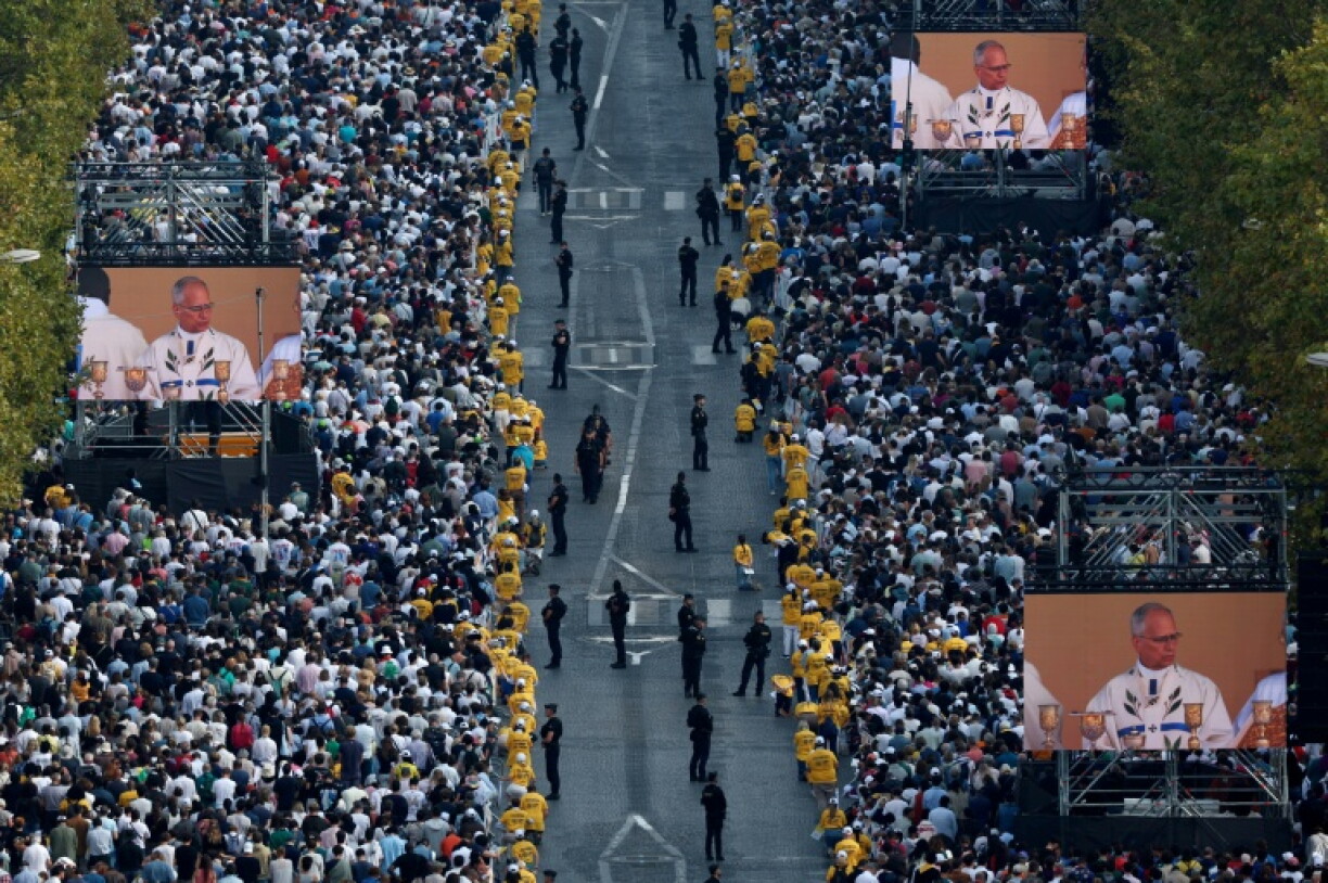 Some 700,000 people attended the mass