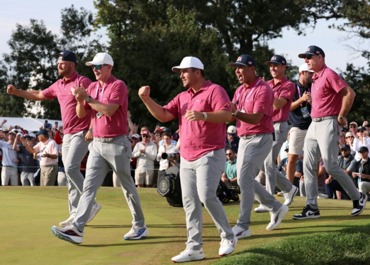 United States golfers celebrate a comeback victory over the Internationals at Medinah to win their 11th consecutive Presidents Cup with US President Donald Trump in attendance