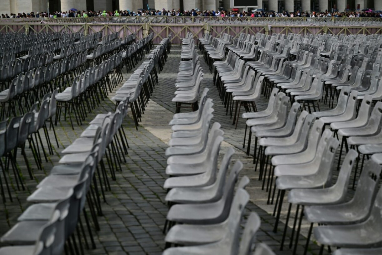 St Peter's square opens at 5:30 am