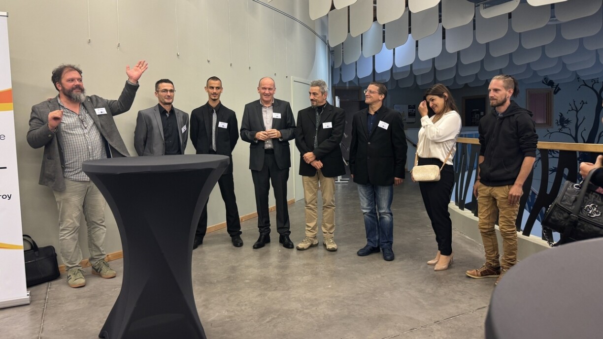 Alexandre Borsus (à gauche) explique le principe du projet.