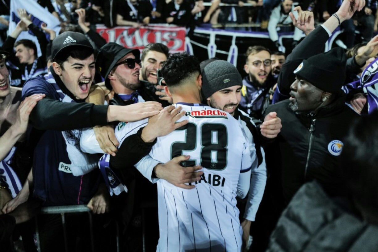 Les Toulousains et leurs supporters fêtent leur qualification pour la finale de la Coupe de France aux dépens d'Annecy après leur victoire 2-1 à Annecy le 6 avril 2023