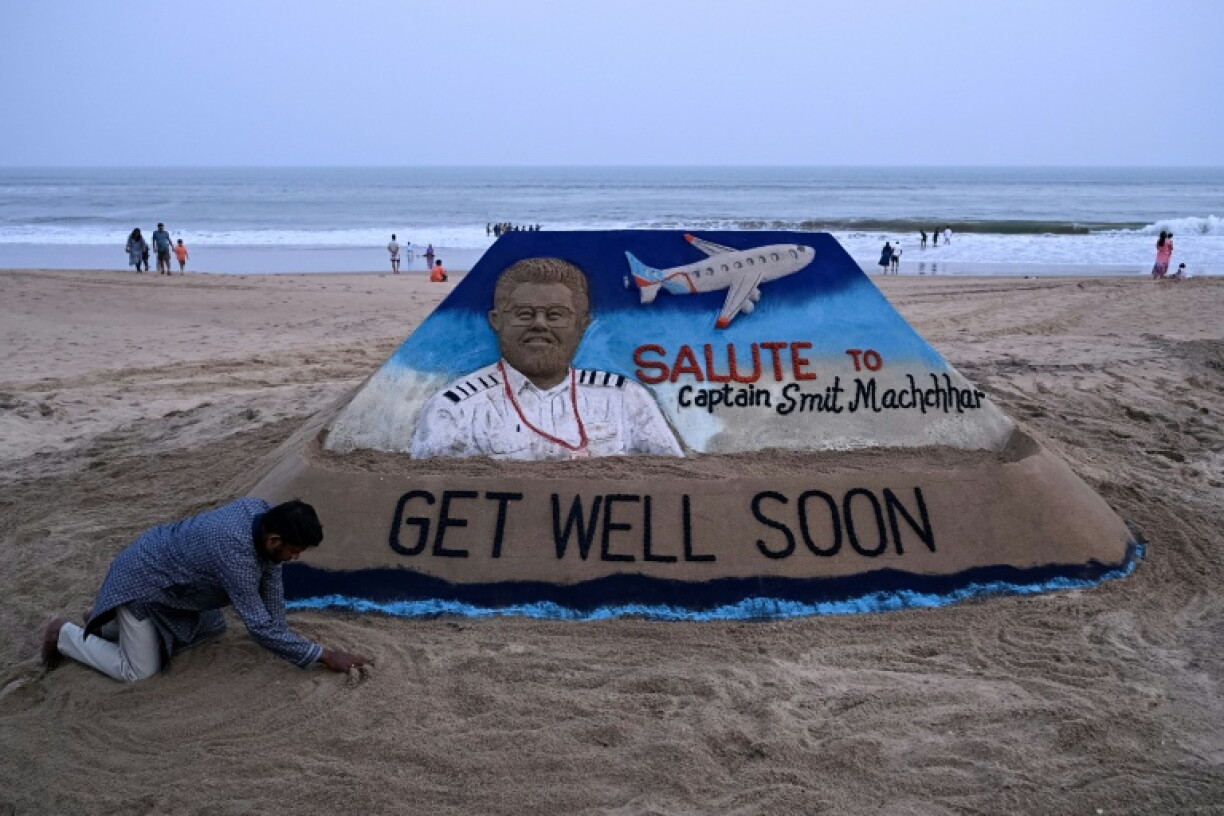 Indians have hailed captain Smit Machchhar as a hero for his efforts to avert disaster in the flydubai drama