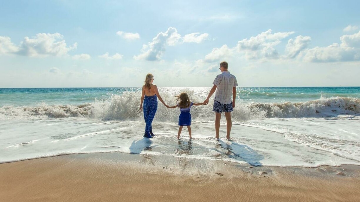 Retrouver le plaisir des vacances en familles ou avec des amis... Un rêve qui redeviendra réalité cet été, mais sous certaines conditions.