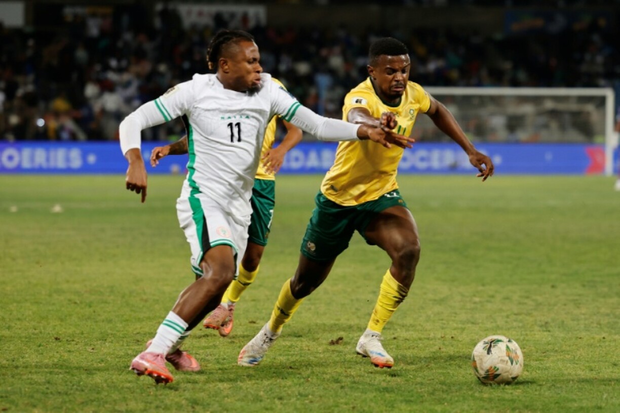 Nigeria's Samuel Chukwueze fights for the ball with South Africa's Teboho Mokoena (R) during their World Cup qualifier in September