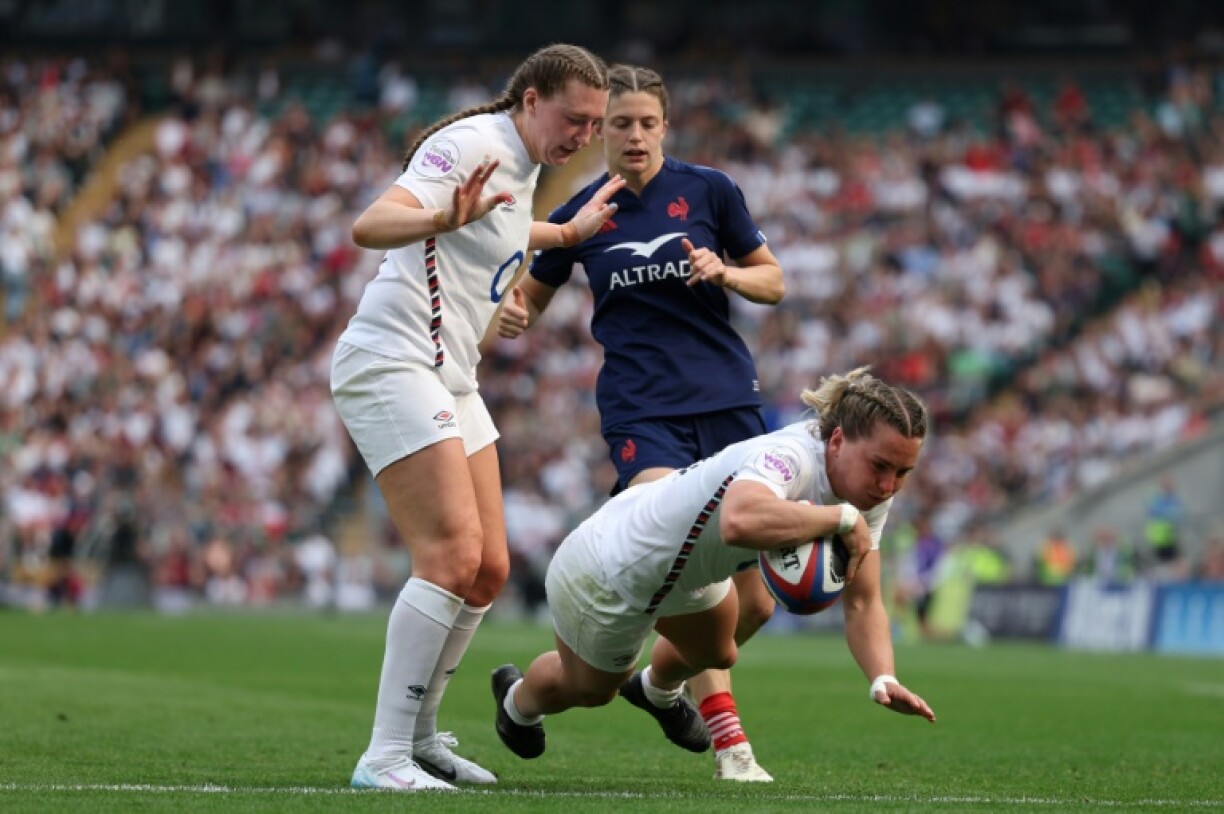 England's wing Claudia MacDonald scores a try during the Women's Six Nations international rugby union match between England and France at Twickenham