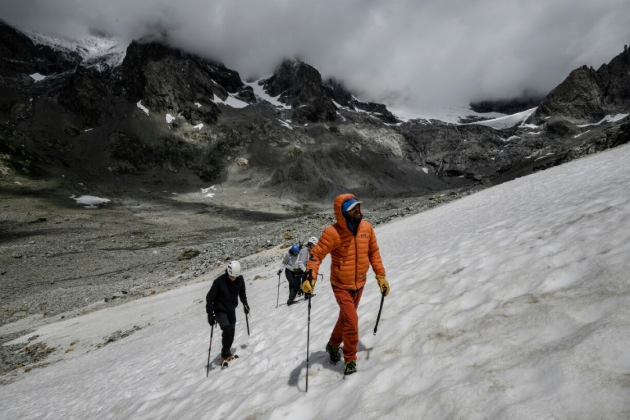 Scientists warn that glaciers could all but disappear by 2100