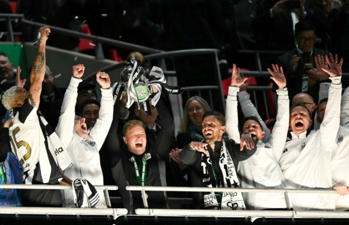 Newcastle boss Eddie Howe lifts the League Cup trophy