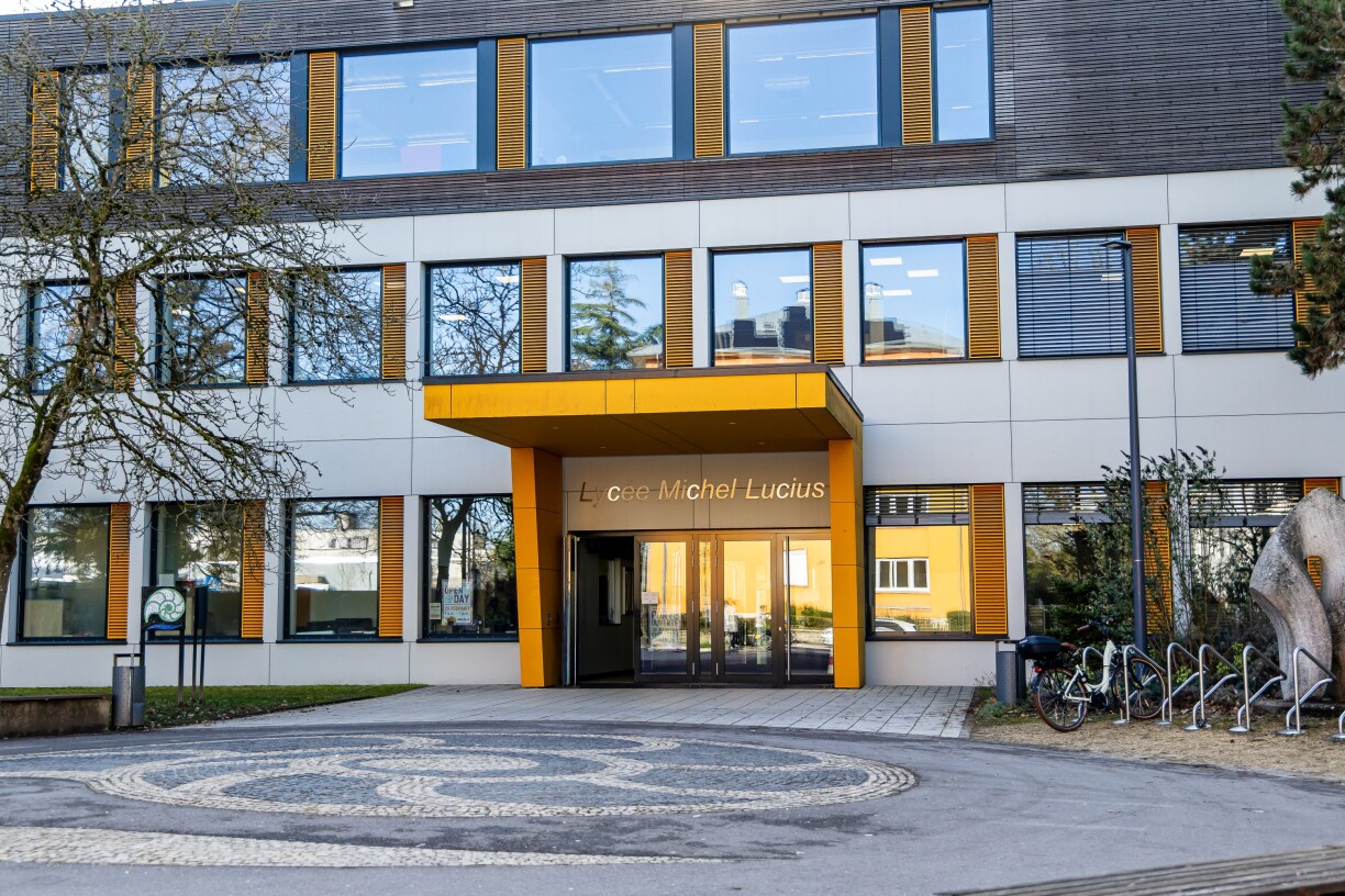 The incident occurred in the shared canteen between Lycée technique du Centre and the Lycée Michel Lucius.