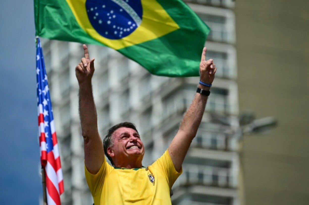 Bolsonaro claims to be a victim of 'persecution'