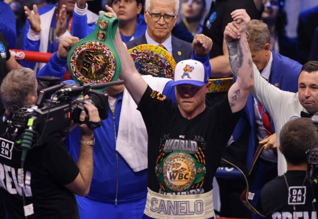 Mexico's Canelo Alvarez celebrates after wunifying the super middleweight titles against Cuba's William Scull