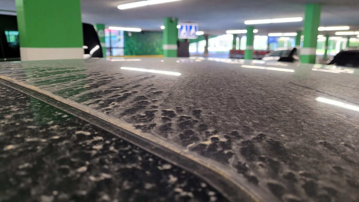 Sou hu vill Autoen an de leschten Deeg ausgesinn. Esou sollt een net direkt an eng Wäschstrooss fueren, soss riskéiert de Lack zerschréipst ze ginn.