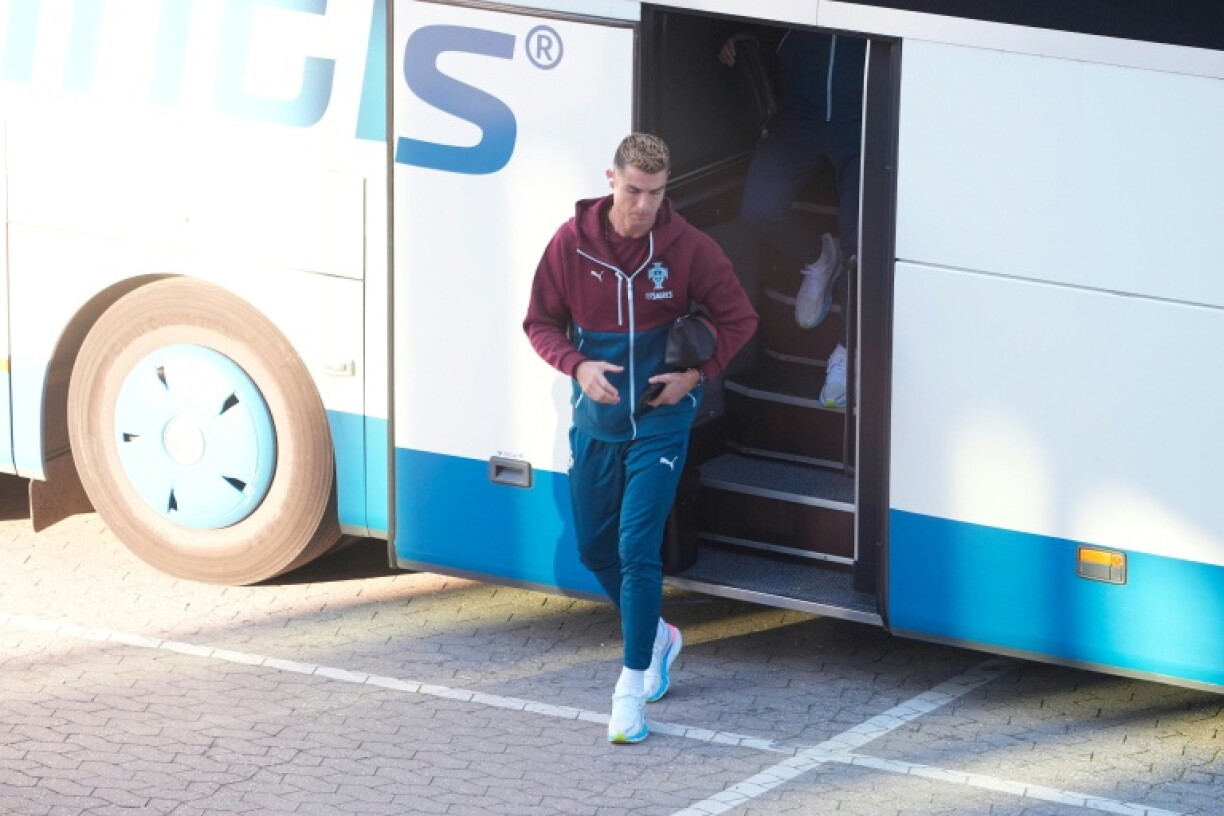 Cristiano Ronaldo arrive à l'entraînement de l'équipe du Portugal, auquel il ne va finalement pas assister, le 30 septembre 2026 au Parken stadium de Copenhague