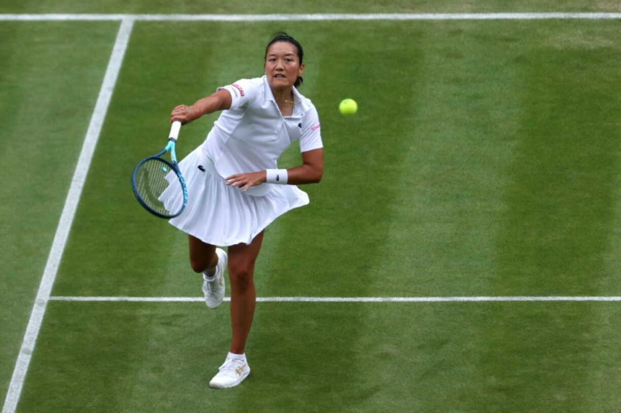 La Française Harmony Tan sert face à l'Américaine Amanda Anisimova en huitièmes de finale de Wimbledon lundi 4 juillet à Londres