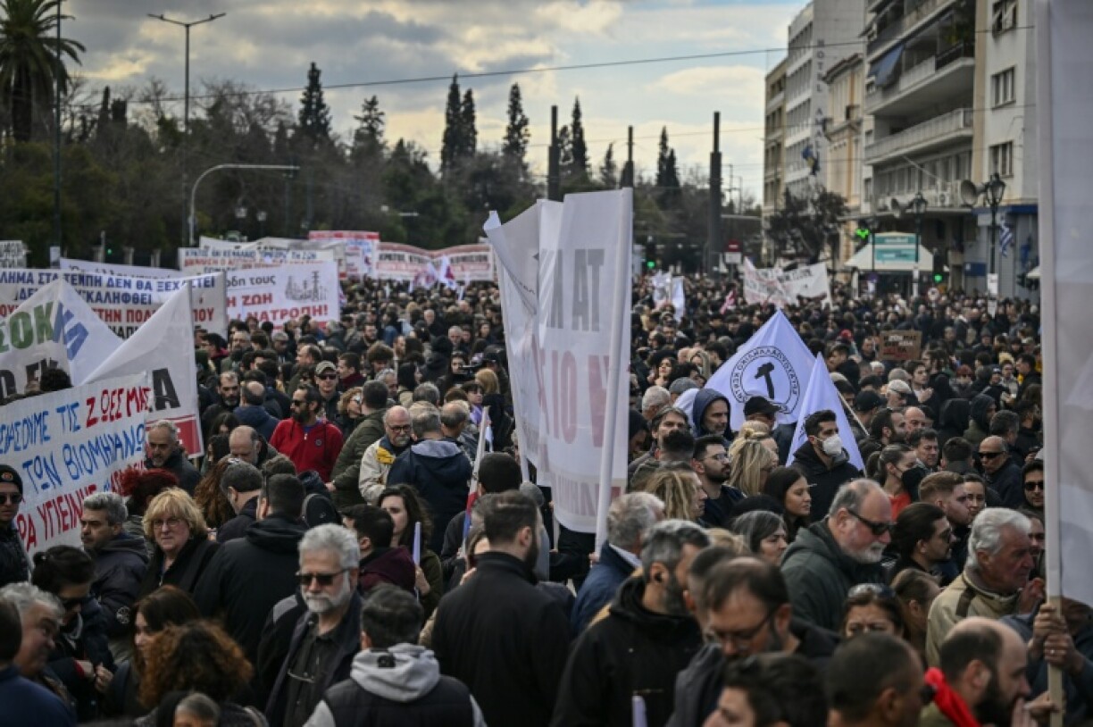 Rassemblement pour commémorer la collision ferroviaire meurtrière du 28 février 2023 et réclamer justice face aux failles de l'enquête, le 28 février 2026 à Athènes