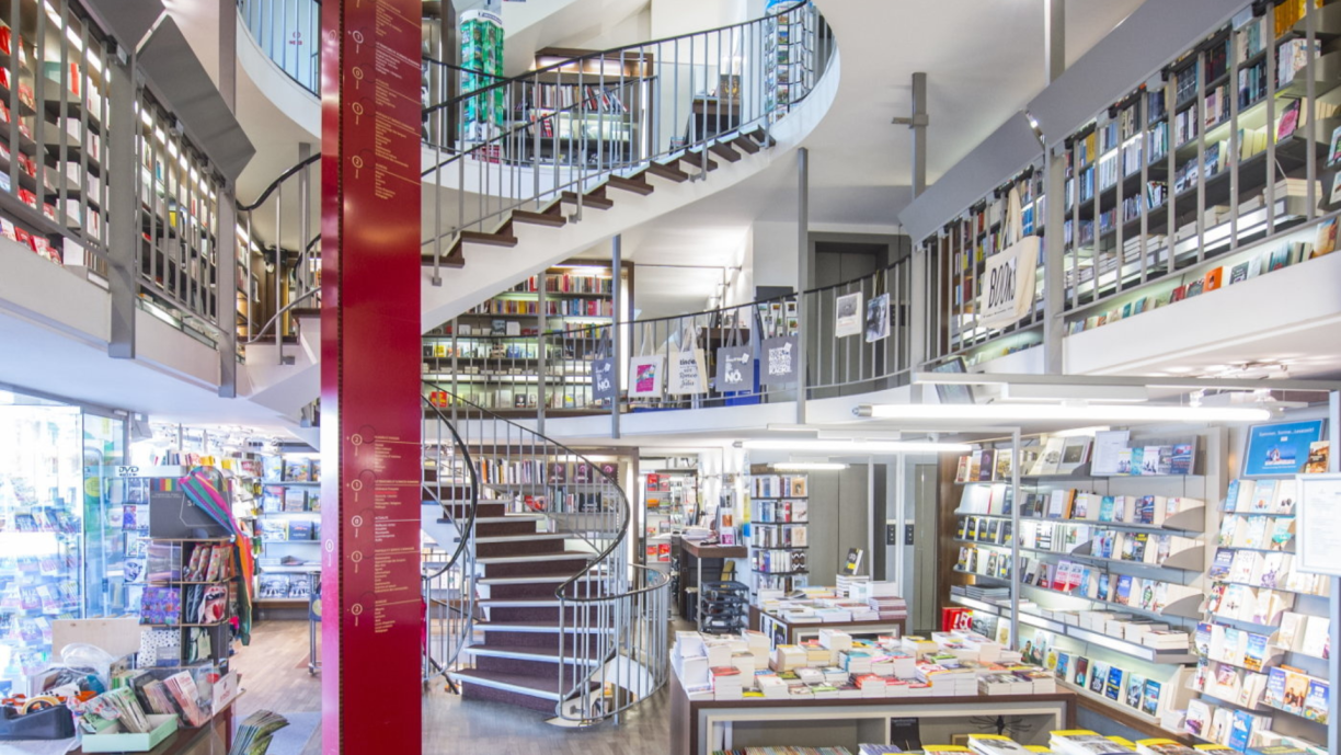 Ernster Ville Bookstore at 27 Rue de Fossé