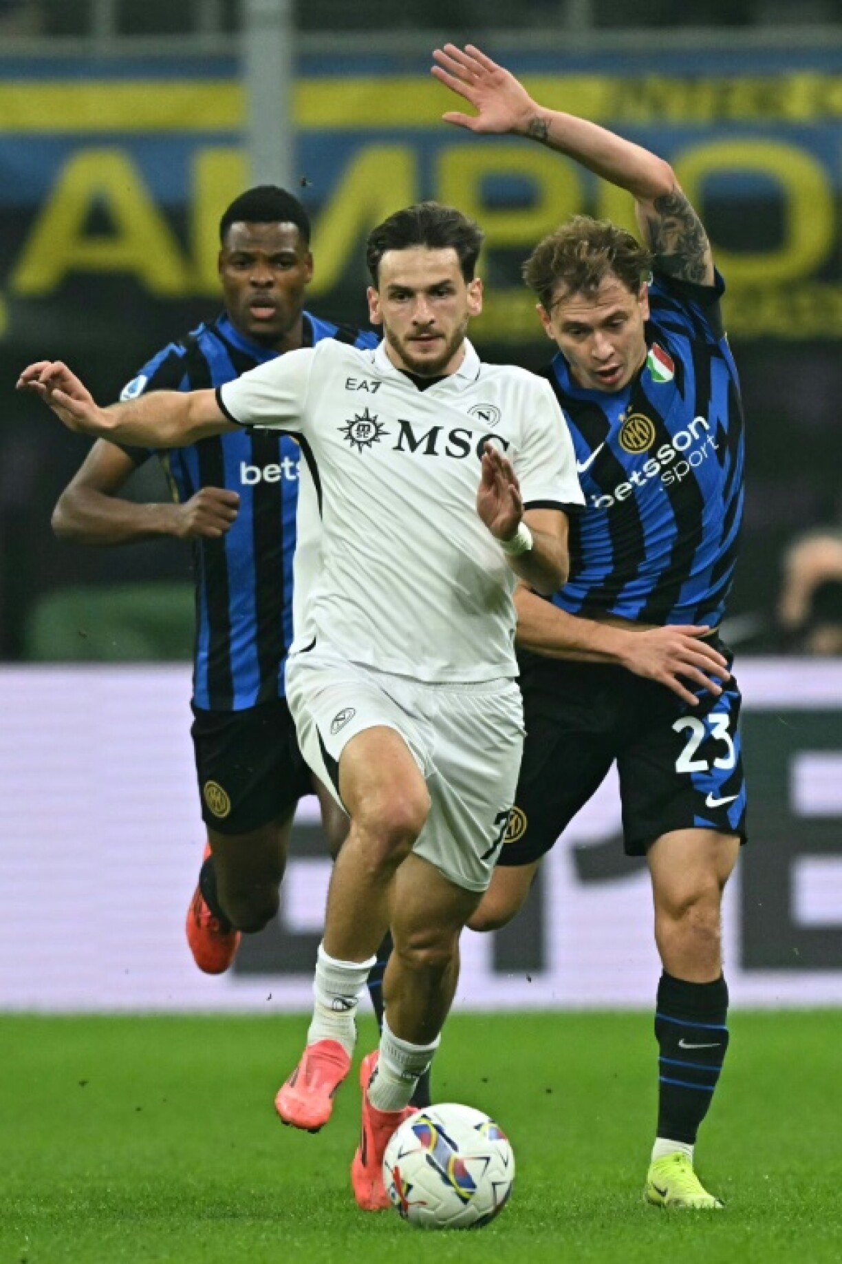 Khvicha Kvaratskhelia comes up against Inter for Napoli last season