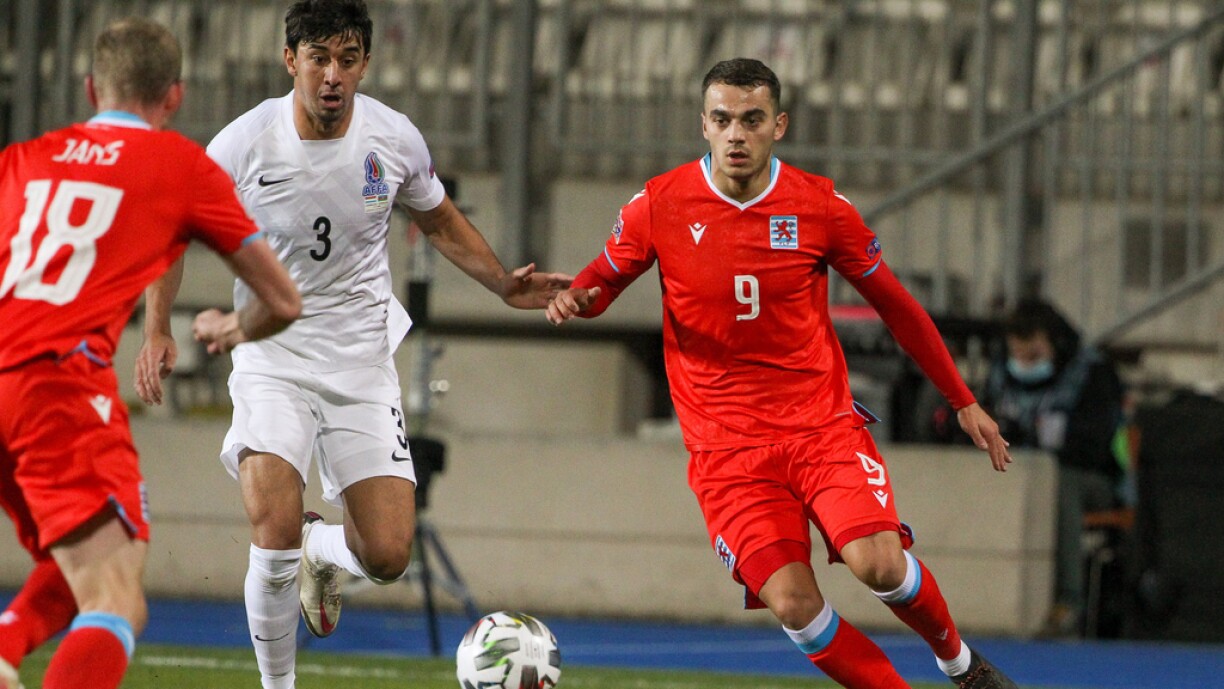 Den Danel Sinani am Asaz mat de Roude Léiwen.