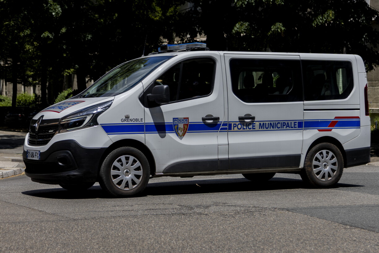 De schëllege Chauffer war der Police just virum Accident opgefall