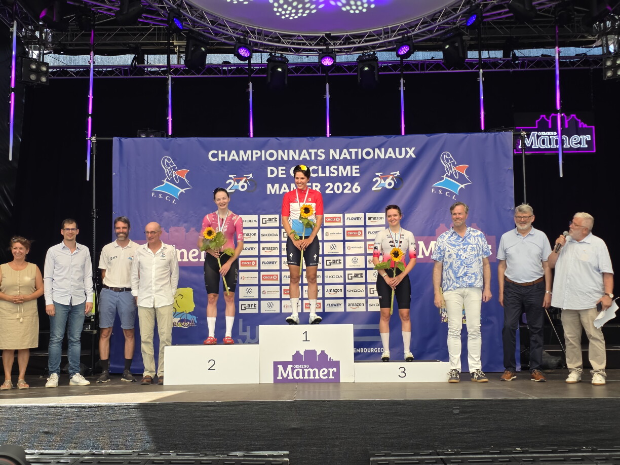 De Podium vun den Dammen Elite mat Kontrakt