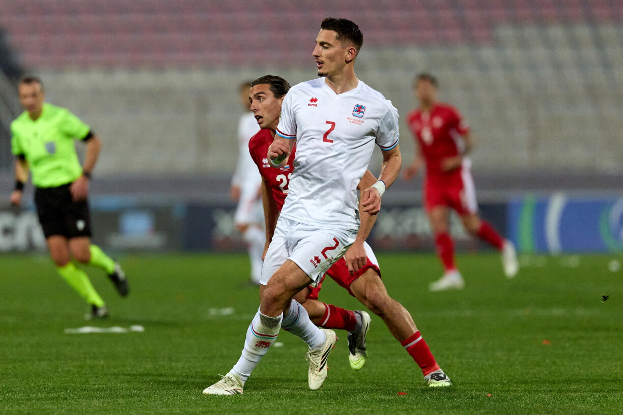 Seid Korac am Trikot vun der FLF-Formatioun