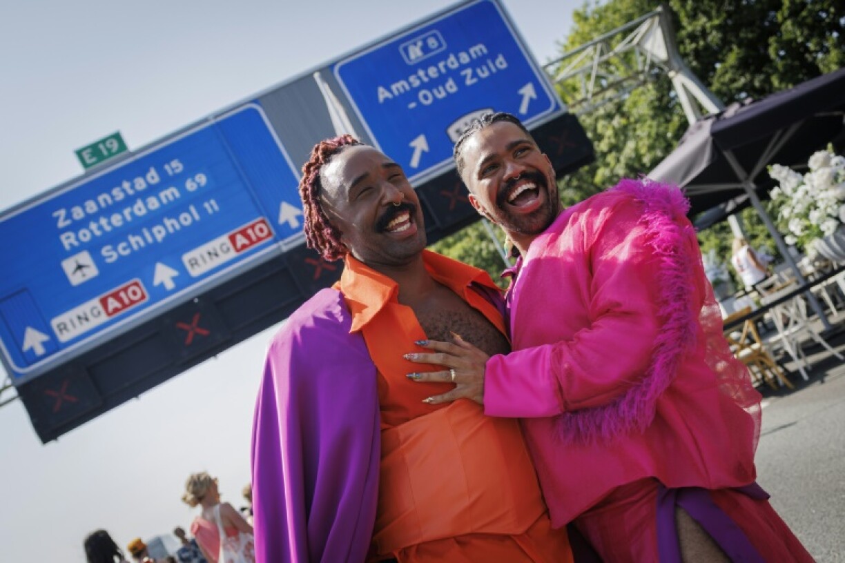 19 couples de sont mariés sur l'autoroute A10 d'Amsterdam