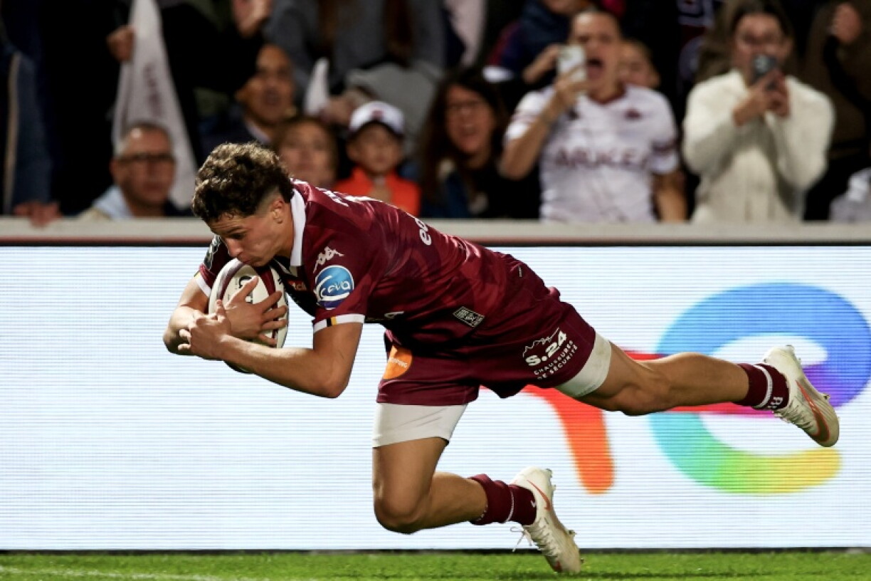 Bordeaux-Begles winger Hugo Avogadro scores against Bayonne