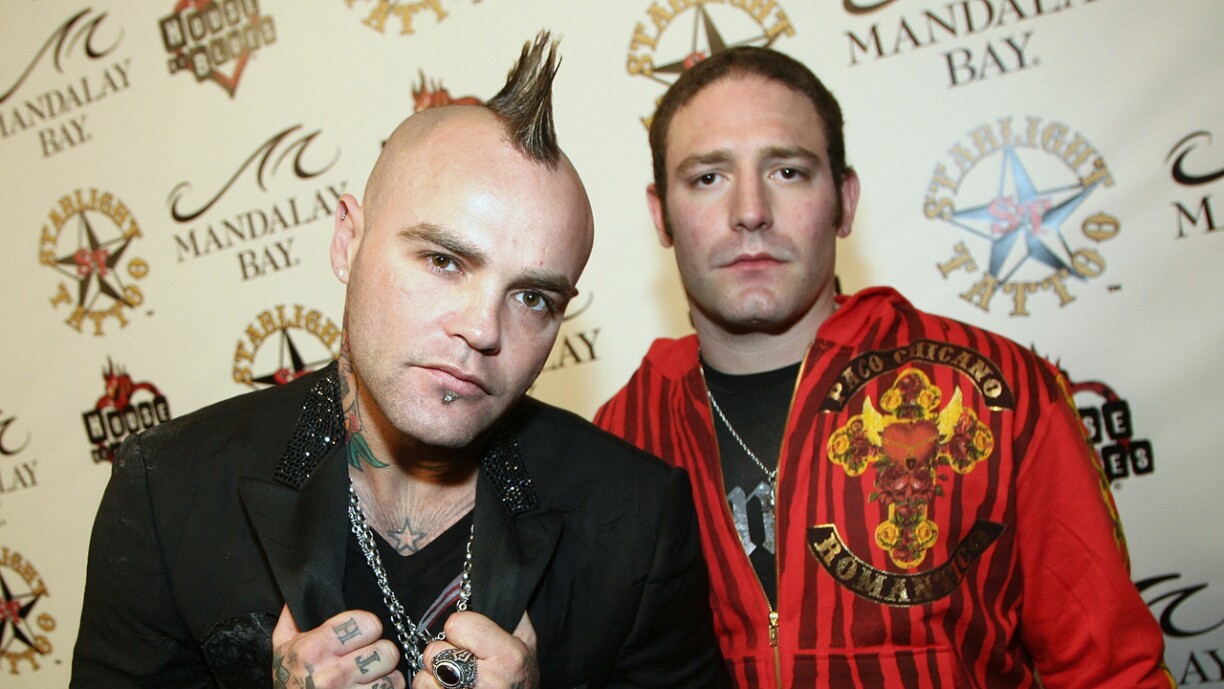 De Sänger Shifty Shellshock (lénks) am Joer 2008.