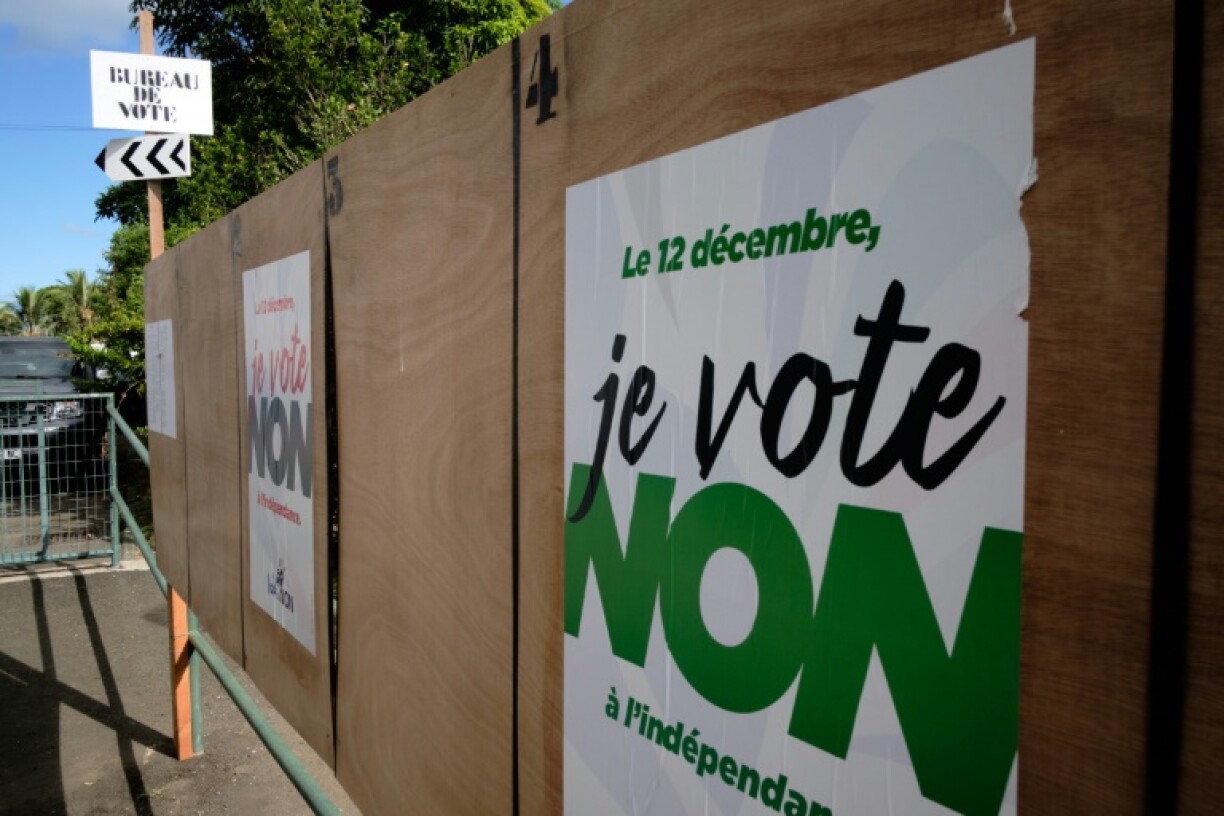 Des affiches électorales appelant à voter