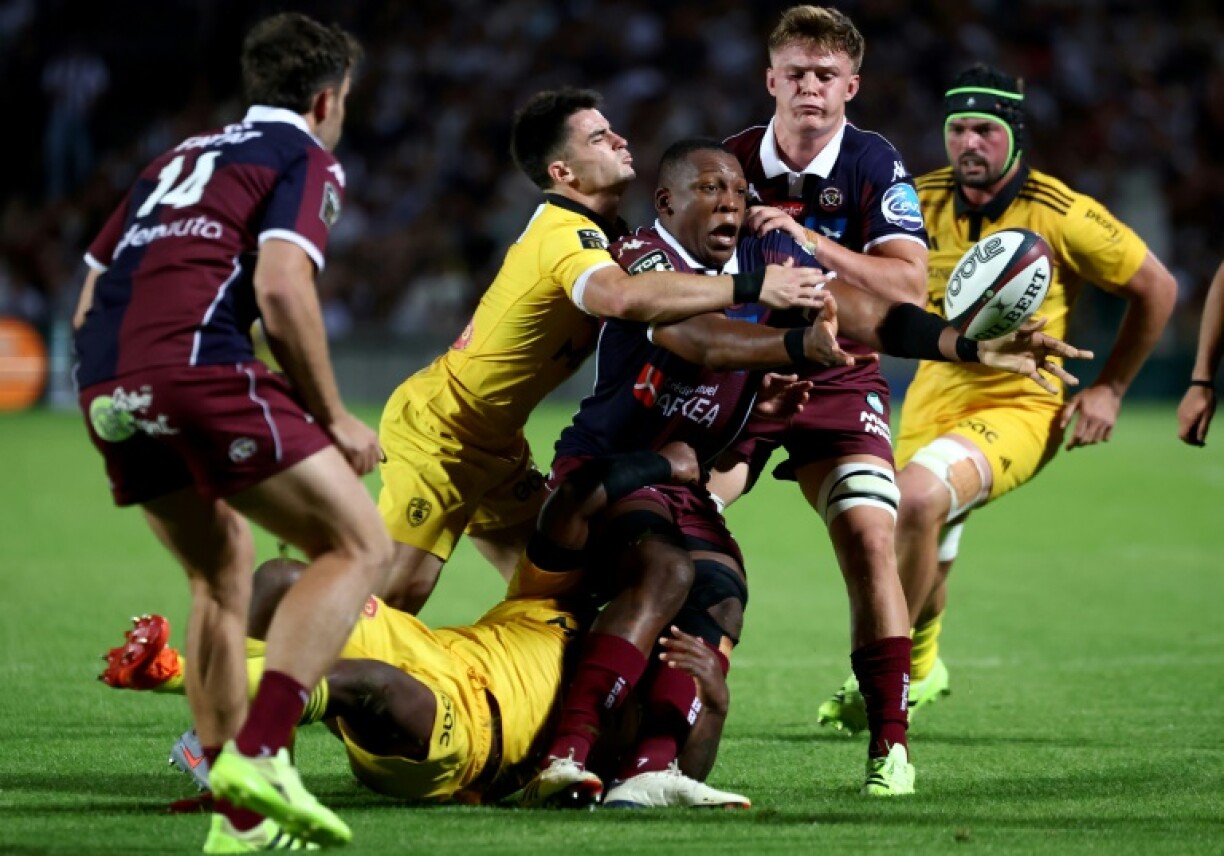 Cameron Woki (C) made his France debut in 2020