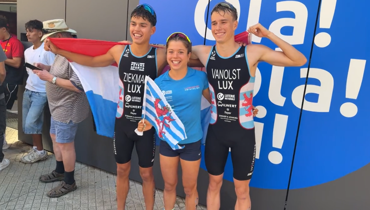 De Sebastian Ziekman, d'Linda Krombach an den Emile Vanolst op der Triathlon-WM a Spuenien.