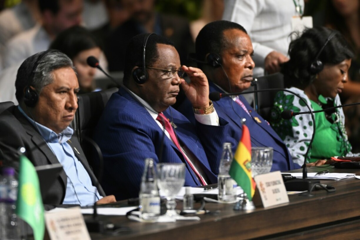 Le ministre bolivien des Affaires étrangères Rogelio Mayta, le ministre congolais des Affaires étrangères Jean-Claude Gakosso et le président congolais Denis Sassou Nguesso lors du sommet de l'Amazonie à Belém dans l'État de Para au Brésil, le 9 août 2023