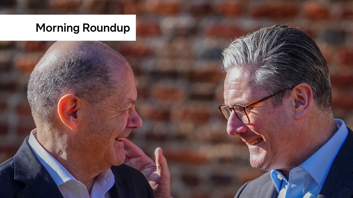 German Chancellor Olaf Scholz (l, SPD) is received by British Prime Minister Keir Starmer at his country residence in Chequers near London.