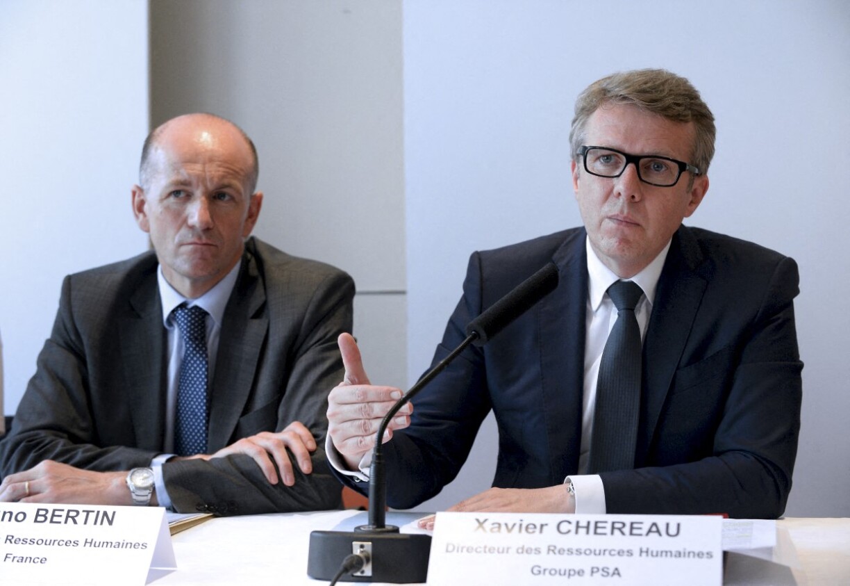 Un salarié pourra toucher unmaximum de 6.000 euros, a expliqué le directeur des ressources humaine du groupe Stellantis, Xavier Chéreau (à droite).