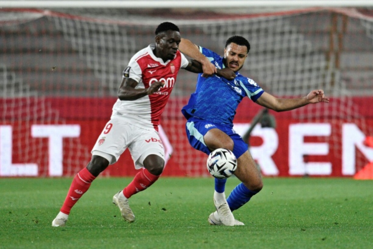 L'Américain Folarin Balogun (G), auteur du deuxième but monégasque lors de la victoire 2-1 contre Marseille, le 6 avril 2026 au stade Louis II