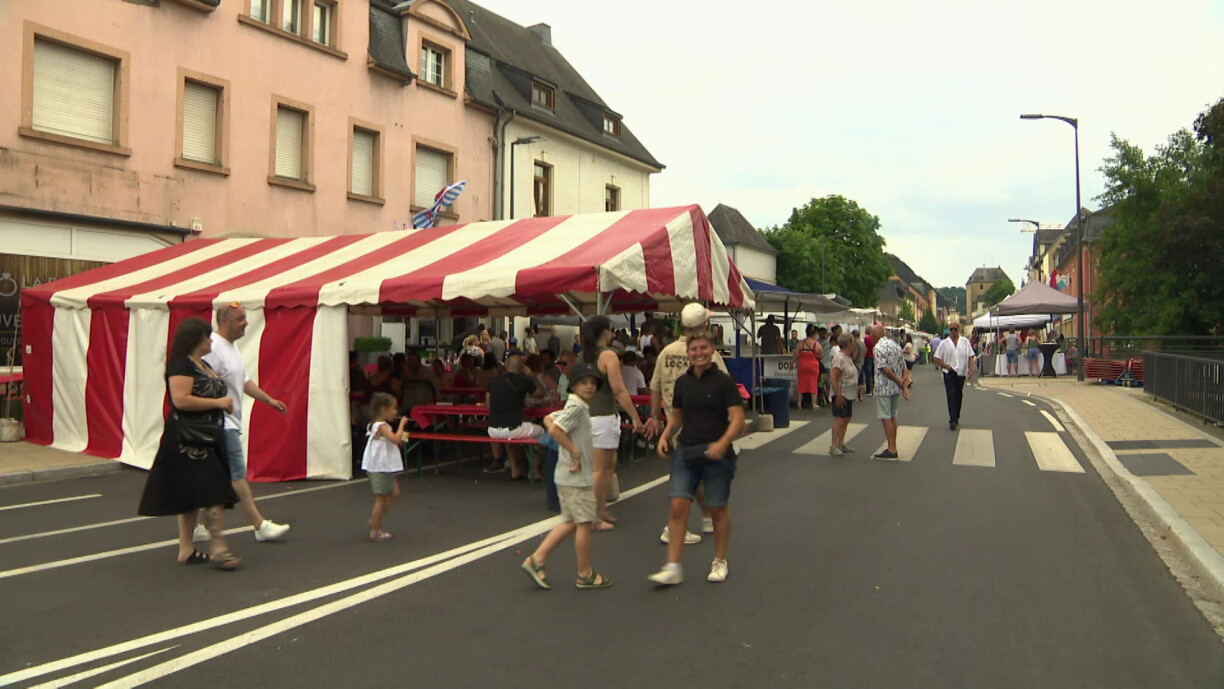 Despite heatwave: Shoppers hunt for bargains as summer sales begin ...