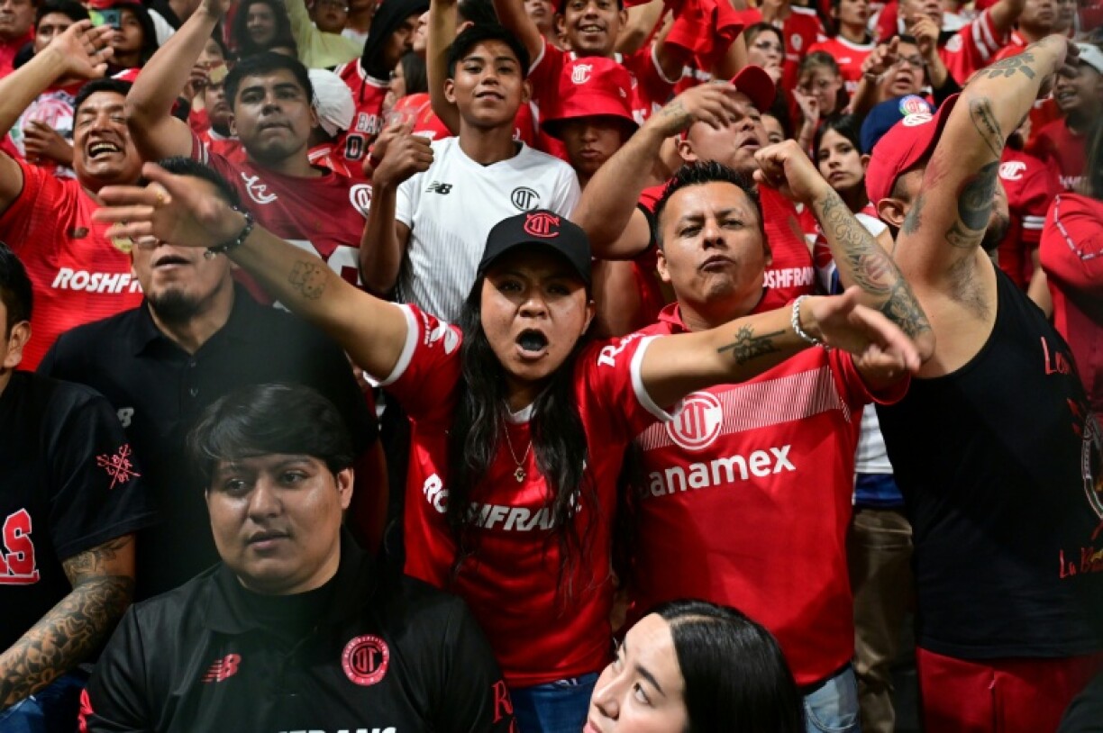 Une femme mexicaine, supportrice du Deportivo Toluca, lors de la demi-finale retour de la Coupe des champions Concacaf, à Toluca, le 6 mai 2026